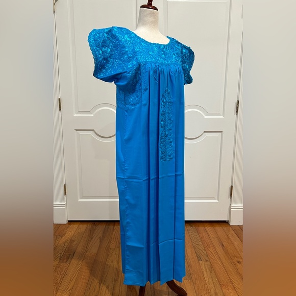 San Antonino Maxi Dress,Oaxaca Mexican dress.Hand Embroidered with Silk Threads. - Picture 6 of 9